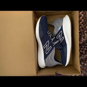 New Balance Fresh Foam Roav Tee shirt shoes